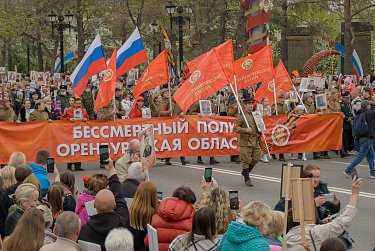 В «Бессмертном полку» прошли десятки тысяч оренбуржцев